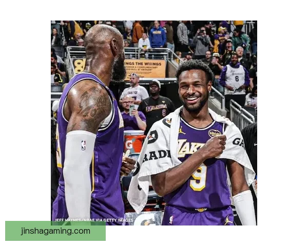 NBA历史首例父子同场助攻 布朗尼接詹姆斯传球命中三分