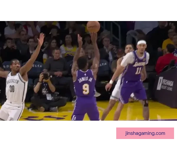NBA历史首例父子同场助攻 布朗尼接詹姆斯传球命中三分